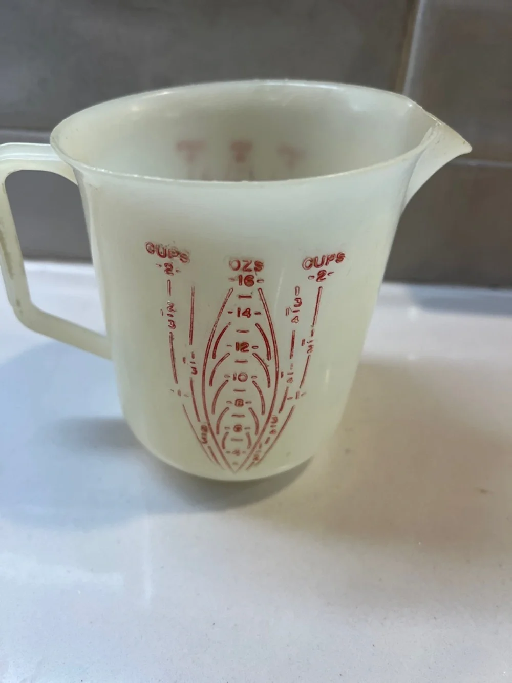 Tupperware Vintage Cream White Pouring Plastic Pitcher with Handle